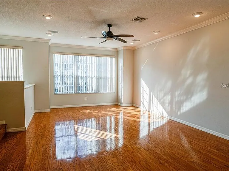 3043 Pointeview Dr — Photo 3