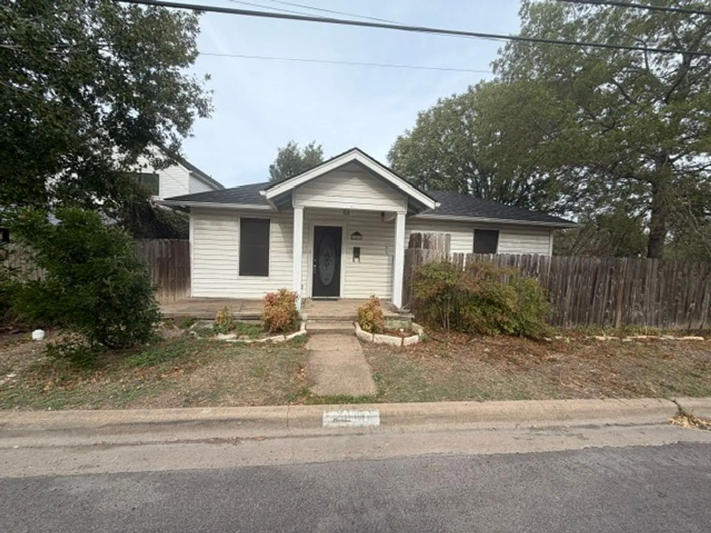Large 2/1 House W/Office/Flex Area Off Each Bedrm W/Entrances To Deck, Patio — Photo 1