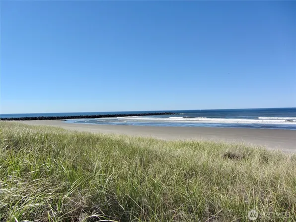 1437 Ocean Shores Boulevard SW, Ocean Shores, WA 98569