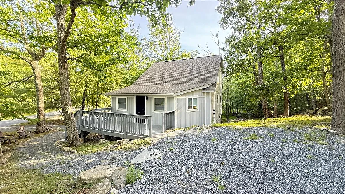 4 bed, 2.0 bath, 1618 sqft, $2,500 — Photo 2