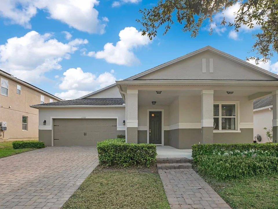 11537 Chateaubriand Ave