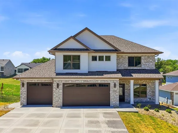 1152 Kona Cir, Coralville, IA 52241