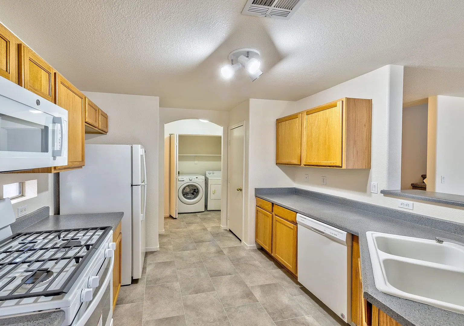 4816 Englewood Avenue, Las Vegas, Nevada 89139 — Photo 4