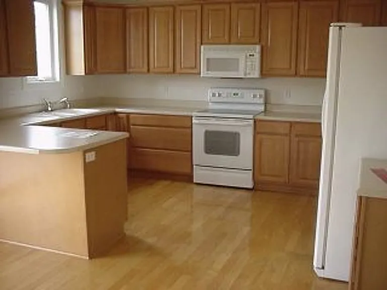 504 Wildflower Ln — Photo 5