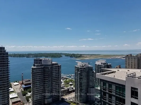 12 York St, Toronto, ON