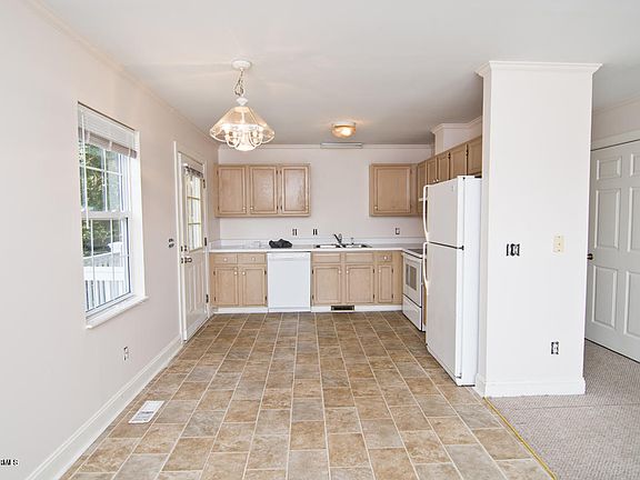 5th image of 134 Janell Lane N