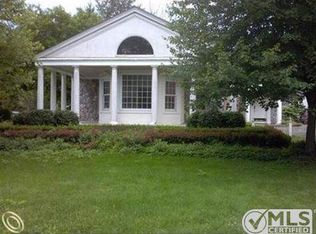 18231 Beverly Rd, Beverly Hills, MI 48025