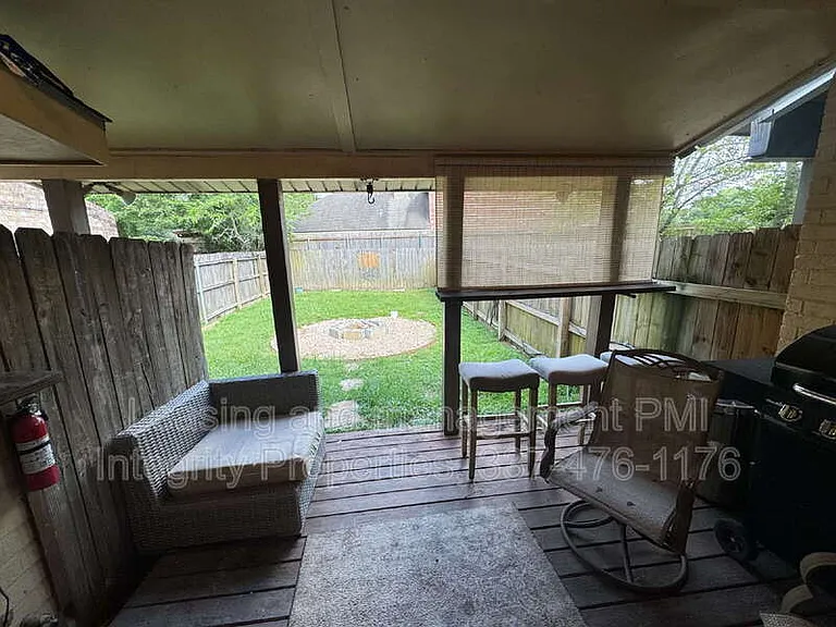 2343 Robley Dr — Photo 14