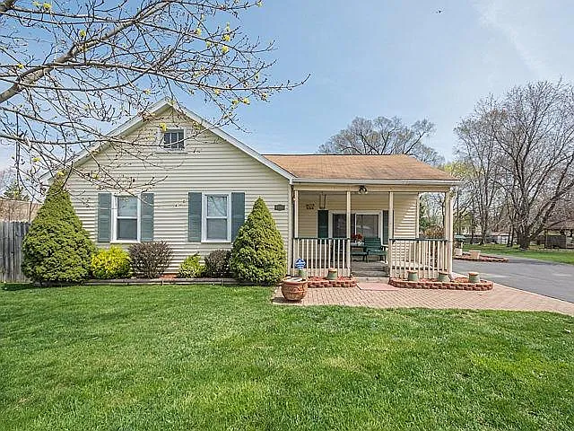2037 Woodale Ave photo 1