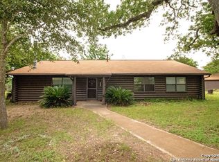 966 County Road 307, Floresville, TX 78114