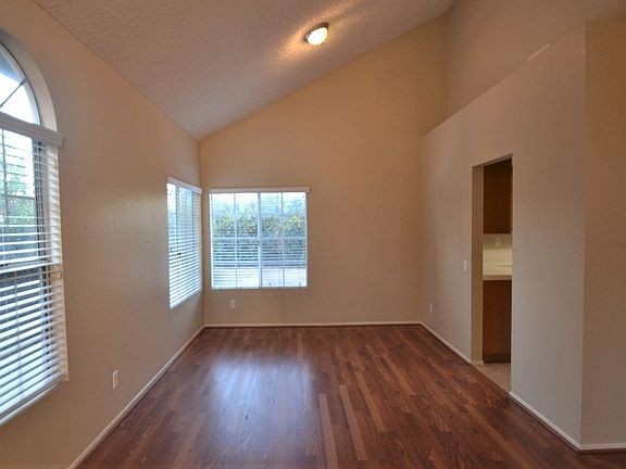 4th image of 2104 Wembley Ln
