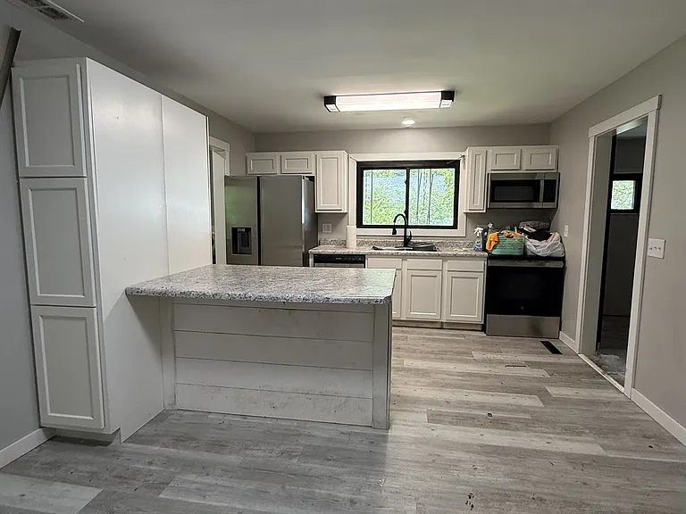 490 N Wilson Ave — Photo 11