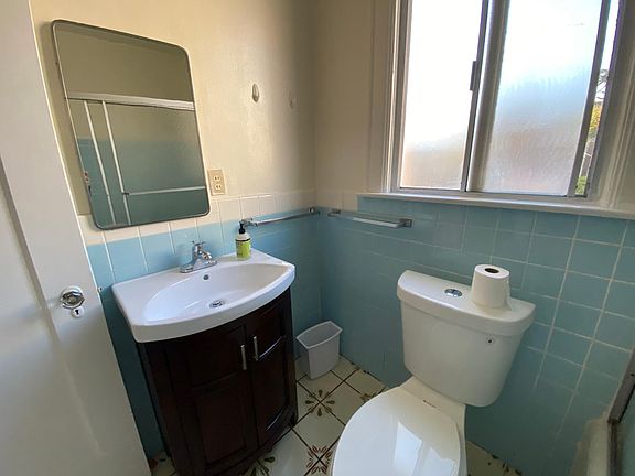 2nd image of 3822 Cabrillo St