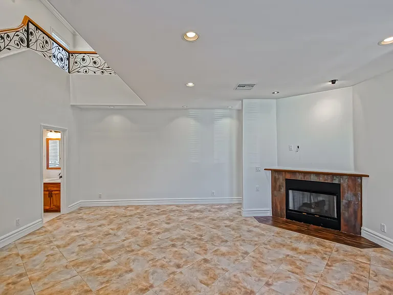 15624 Sombra Ave — Photo 7