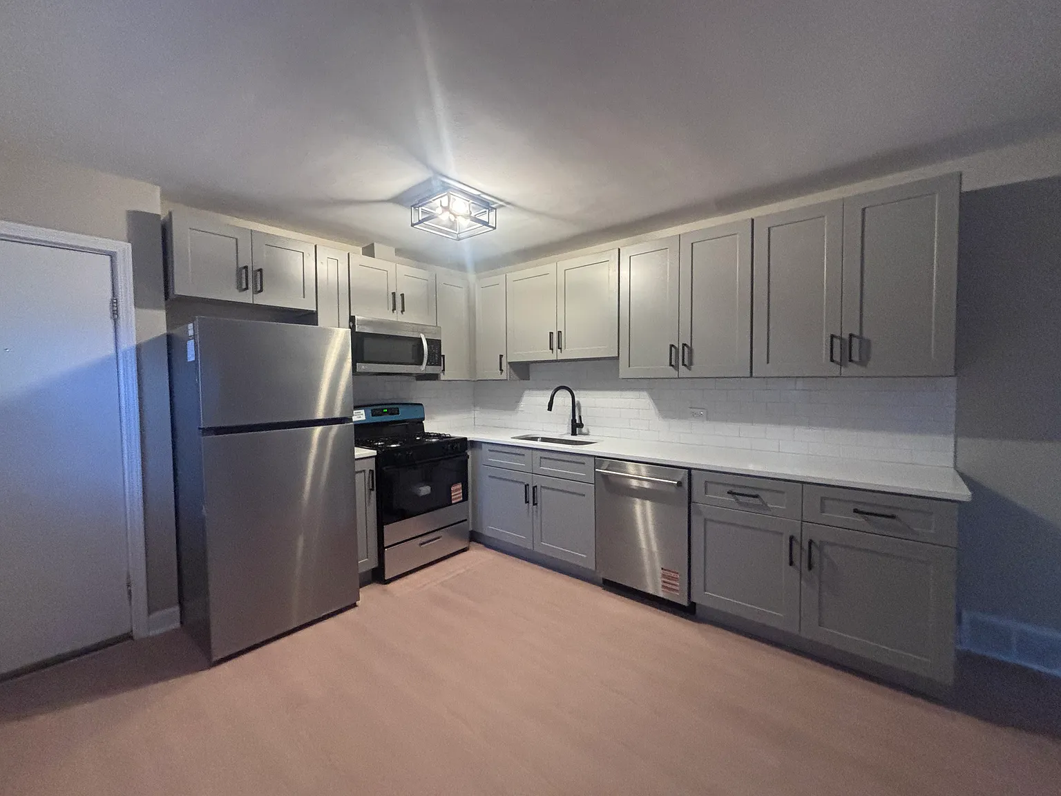 2 bed, 750 sqft, $2,000 — Photo 4