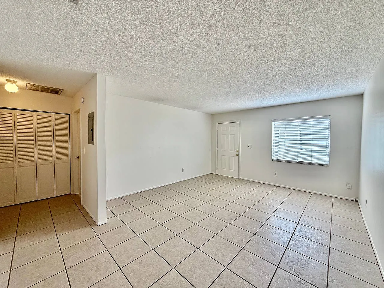 2 bed, 864 sqft, $1,400 — Photo 4