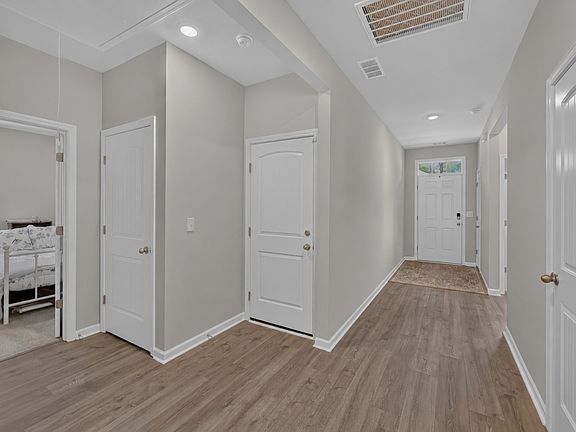 4th image of 120 Olivia Cir
