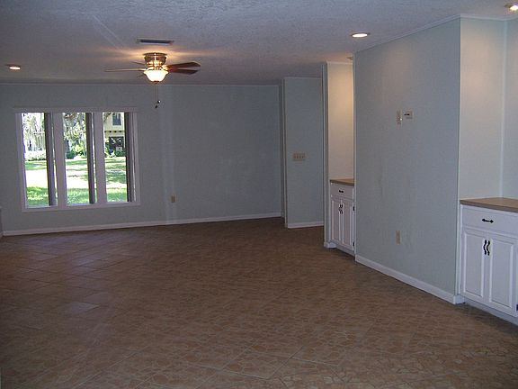 2nd image of 225 Ash Ln