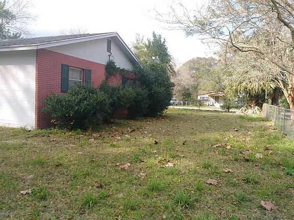 3rd image of 1246 NE 22nd St