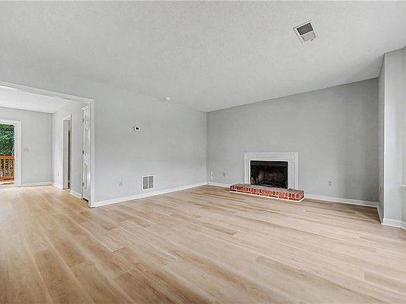 3rd image of 1517 Cedar Bluff Trl