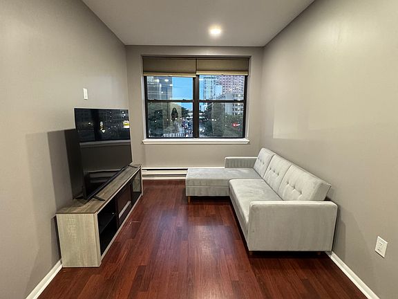 4th image of 111 Mulberry St APT 3A