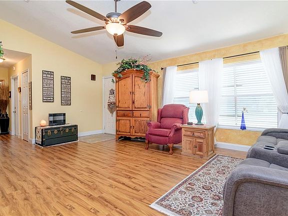5th image of 2457 Oak Hollow Dr