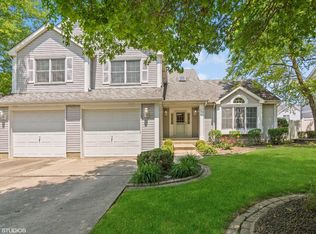 101 Chateau Dr, Dyer, IN 46311