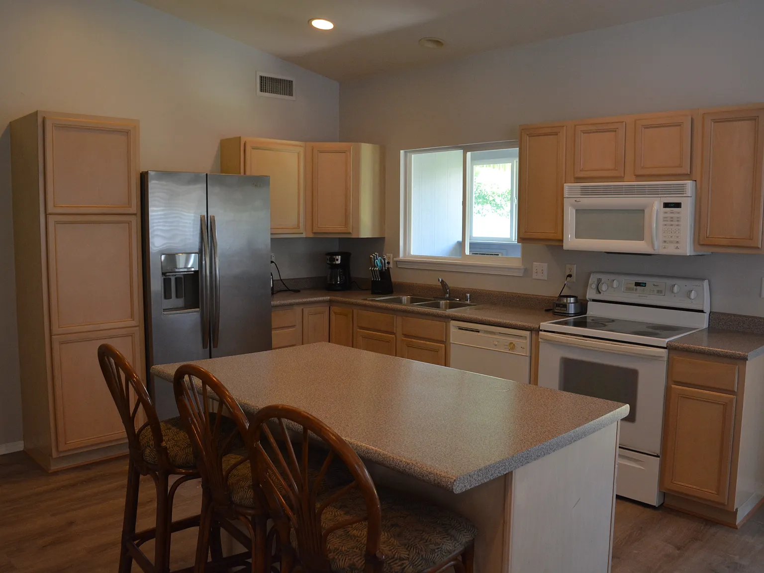 2 bed, 982 sqft, $4,000 — Photo 2