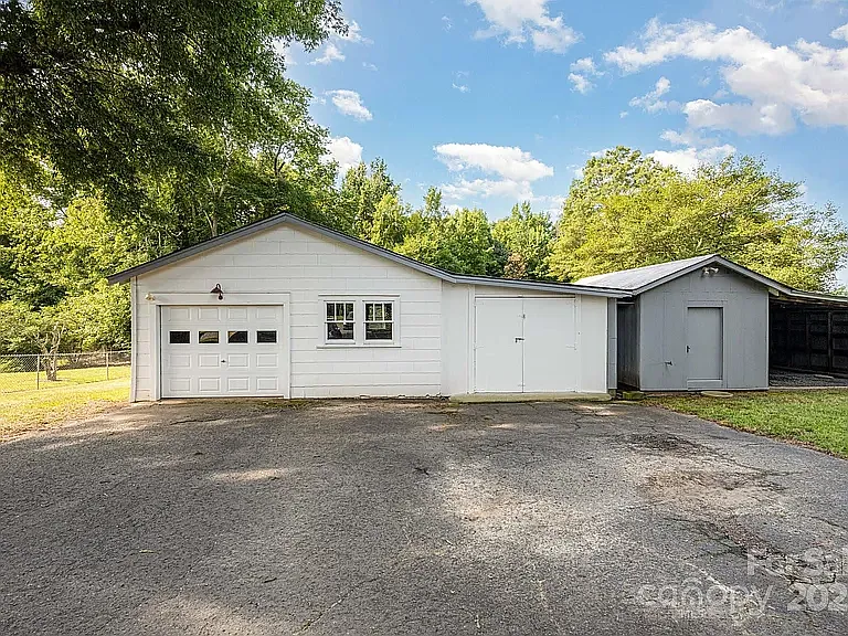 341 W Red Cross Rd — Photo 19