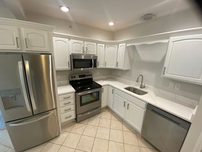 143 Providence St APT 4, Worcester, MA, 01604