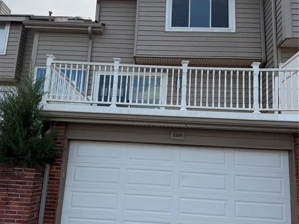 2219 Clayville Ct, Chesterfield, MO 63017