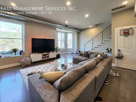 3rd image of 837 N Wolcott Ave #3R