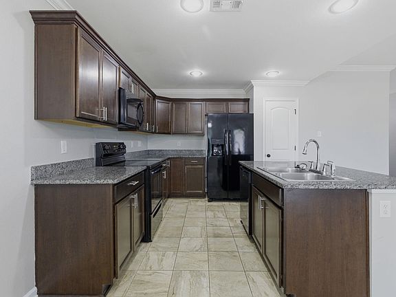 4th image of 121 Orchard Ln