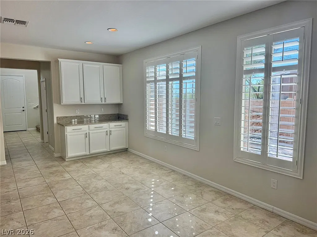 4 bed, 3.5 bath, 2334 sqft, $3,100 — Photo 3