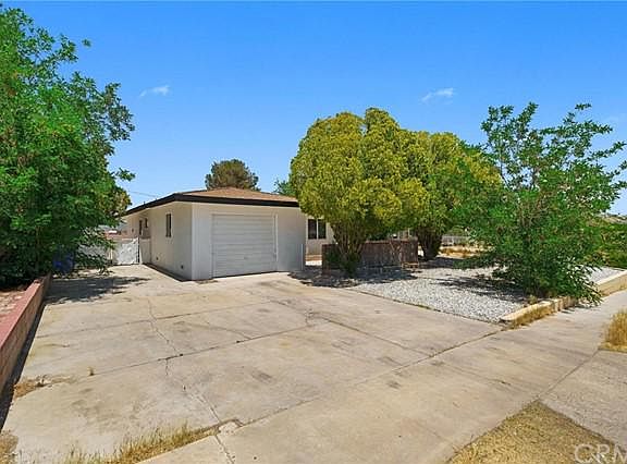 5th image of 15610 Fresno St