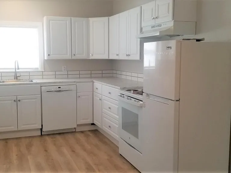 2504 Avenue F — Photo 6