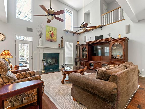 4th image of 12 Fox Chapel Ct