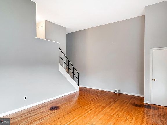 4th image of 1187 Callowhill St