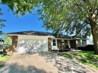 907 SW Hereford Dr, Grain Valley, MO 64029