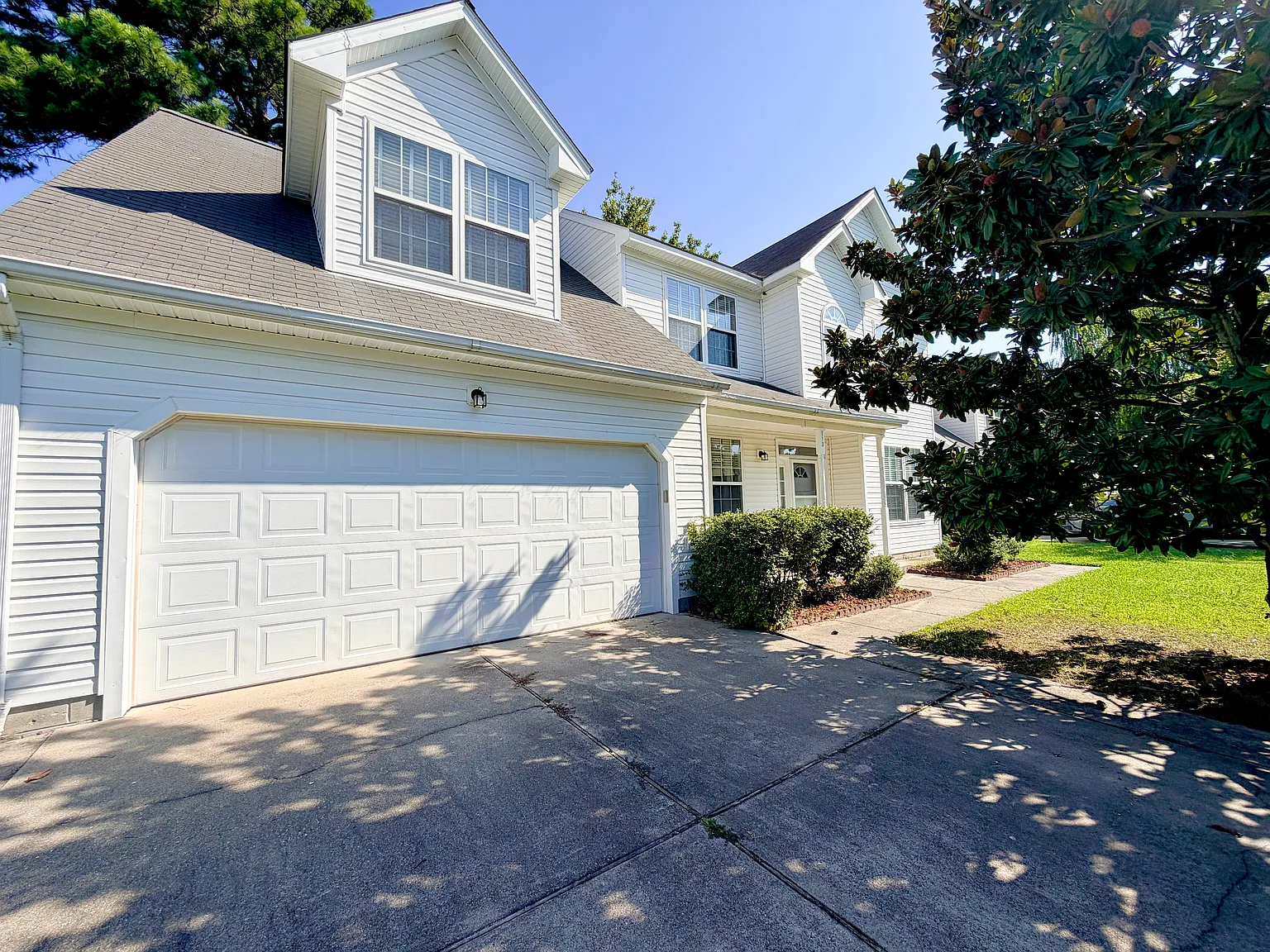 5 bed, 2901 sqft, $3,295 — Photo 3