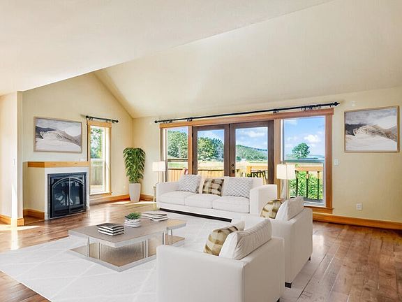 4th image of 220 SE Resort Ct