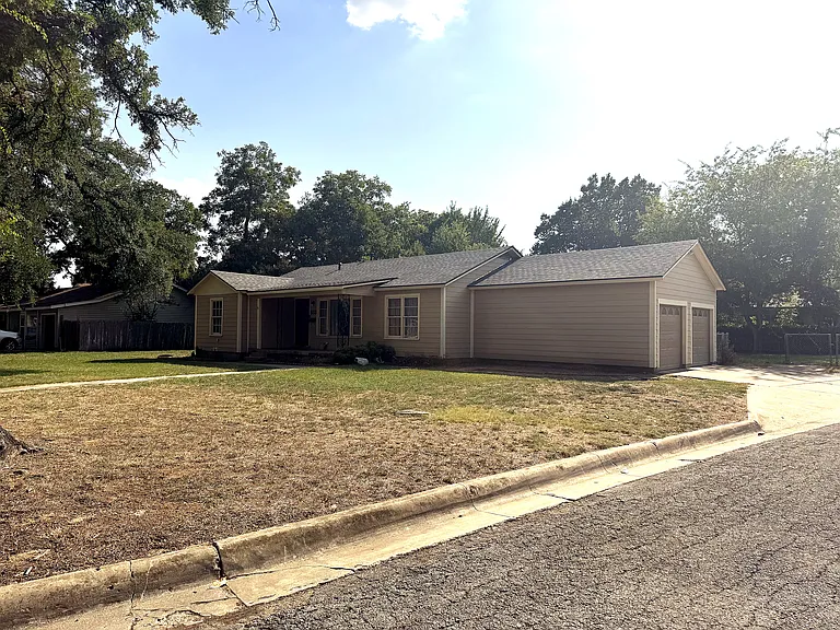 933 Carondolet Ct — Photo 2