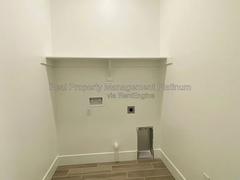 2752 E Tamarind Dr — Photo 33