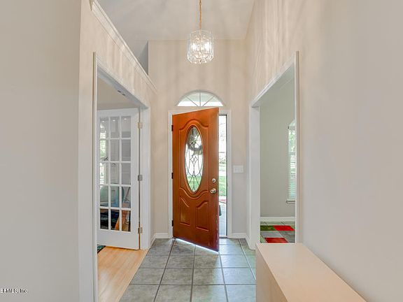 4th image of 704 Chesswood Ct