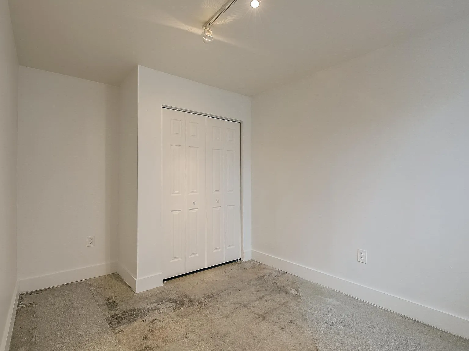 3 bed, 1000 sqft, $3,150 — Photo 4
