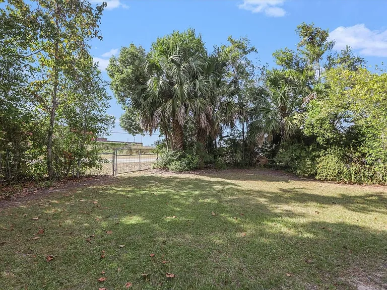 2352 Yorkshire Dr — Photo 19