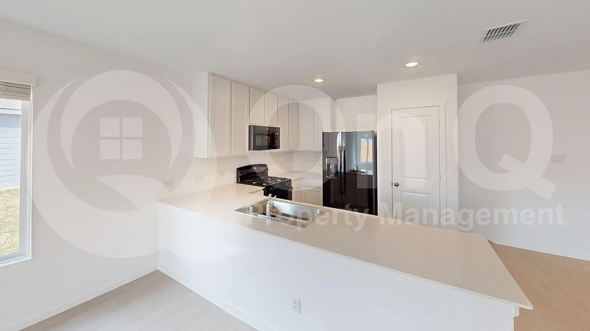 3 bed, 2.0 bath, 1474 sqft, $1,999 — Photo 4