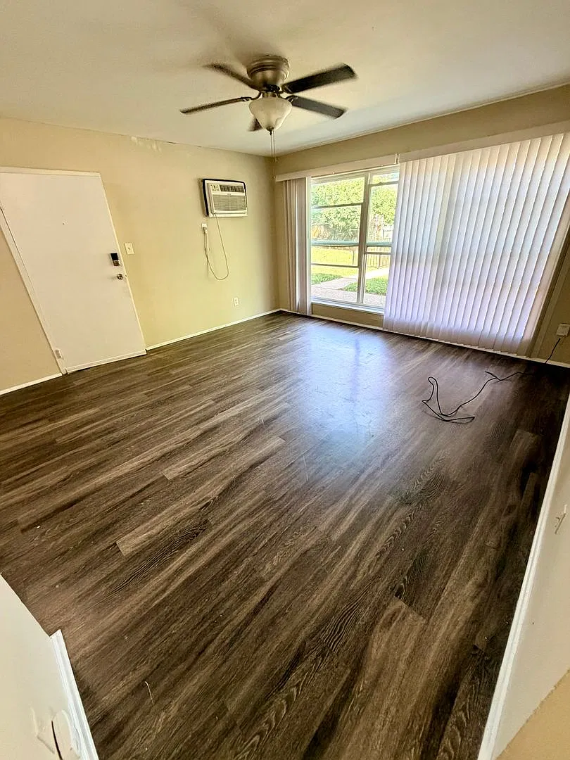 Cozy 2-bed 1-bath Apartment — Photo 3