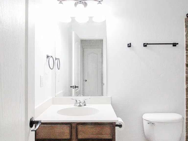 8000 Erryn Ln — Photo 13