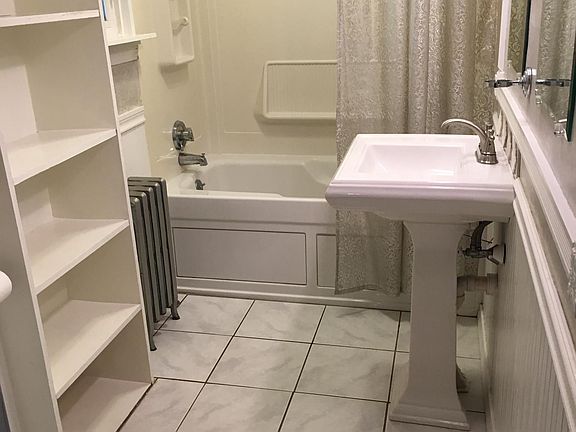 Bathroom with jacuzzi tub